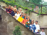 Gymnázium „Pod Vyšehradem“, třídní foto, školní rok 1997–1998